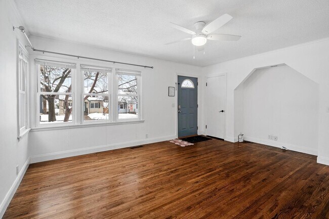 Foto del edificio - 5705 Logan Ave S