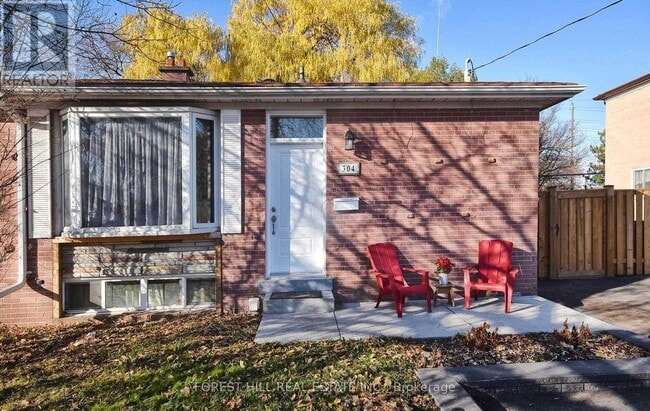 Building Photo - 304 Demaine Crescent