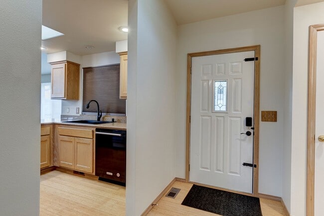 Building Photo - 3 Bedroom 2 Bathroom Home Near Fort Nugent Park!