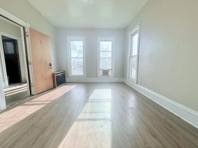 Living Room - 321 Clay St