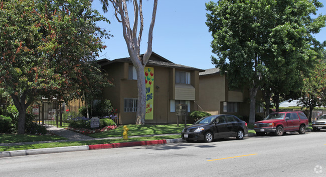Building Photo - Riverstone Apartments