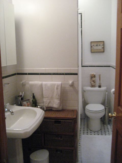 Full Bath - 1139 Park Ave