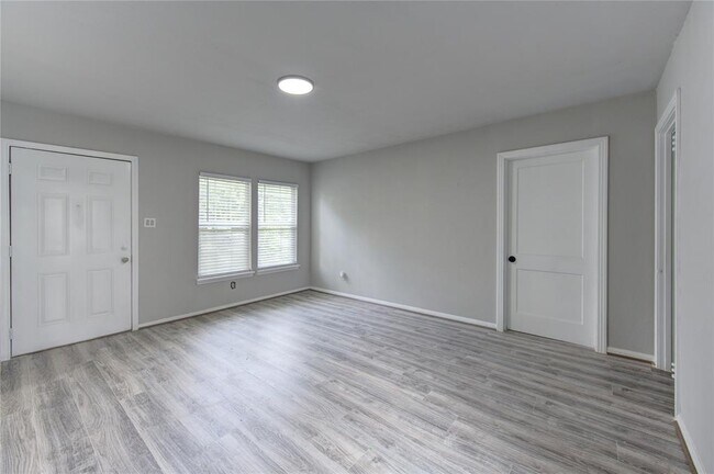 Building Photo - 3706 Tuam St