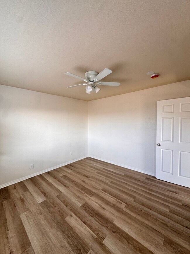 Building Photo - 1060 McFarland Ave