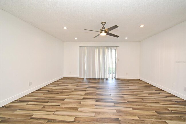 Foto del edificio - 3057 Aaron Burr Ave