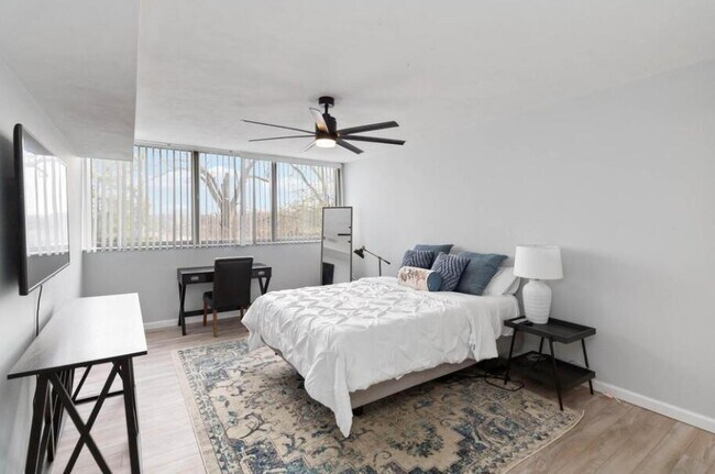 Foto del edificio - 2121 Nicholasville Rd