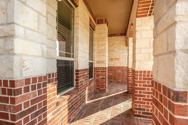 Building Photo - 28122 Laurel Garden Ln