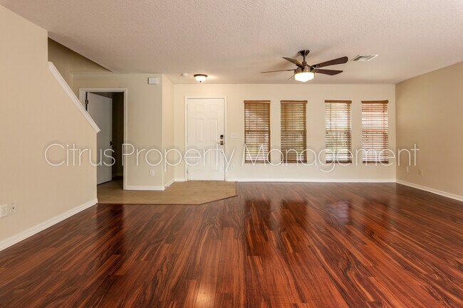 Foto del edificio - Spacious Town Home in Avalon