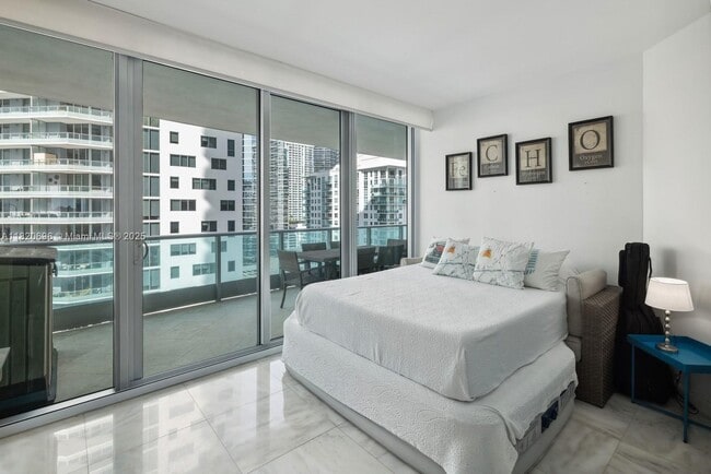 Foto del edificio - 1331 Brickell Bay Dr