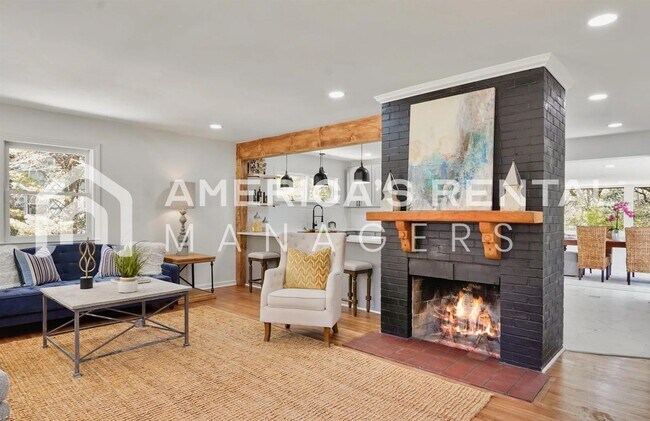 Foto del edificio - Chic Crestwood Charm – Renovated 3-Bed Hom...
