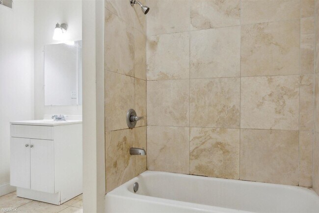 Foto del edificio - 3 br, 2 bath Duplex - 1723 Fontain ST Unit A