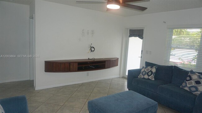 Foto del edificio - 853 NE 37th St