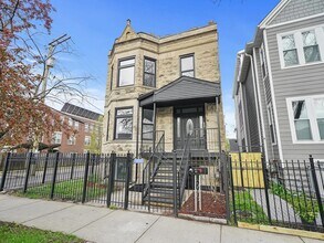 Building Photo - 1916 N Ridgeway Ave