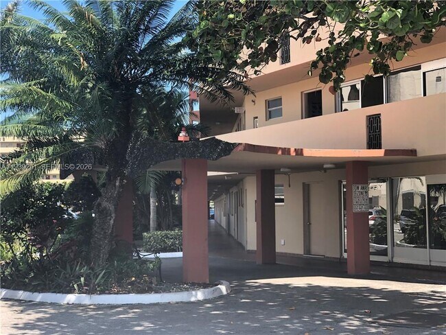 Foto del edificio - 1750 NE 191st St