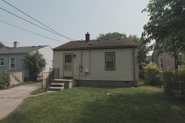 Building Photo - 13407 Sherman Ave