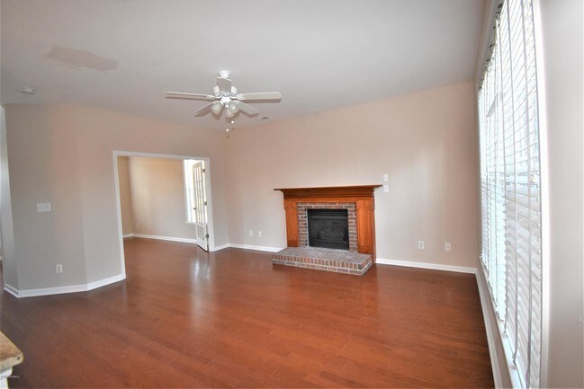 Building Photo - 211 Dockside Dr