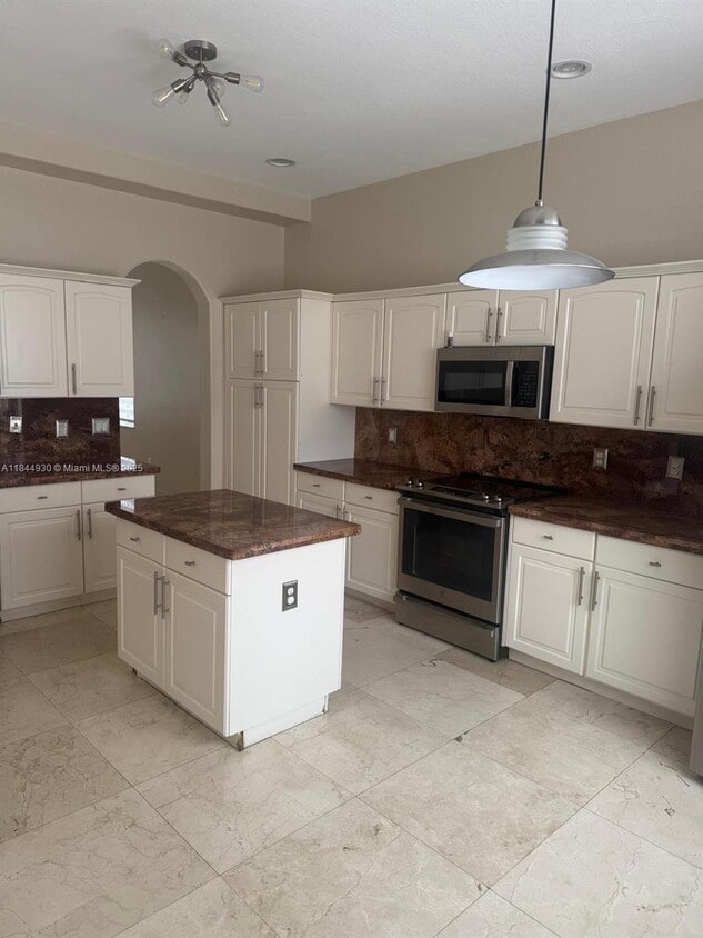 Building Photo - Northwest 179 Lane, Hialeah, FL 33018 - 4 BR 3.5 BA single-family home