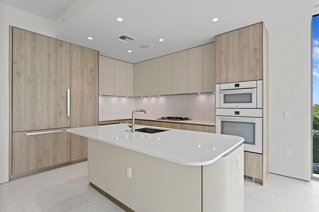 Building Photo - 200 Arkona Ct