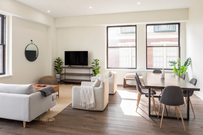 Building Photo - 150S S Independence Mall W