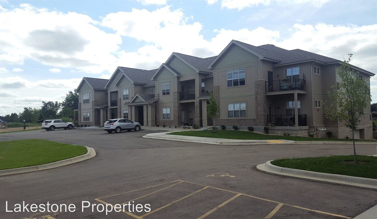 204 S Brookwood Dr, Mount Horeb, WI 53572 Room for Rent in Mount