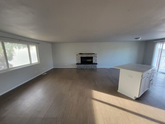 Building Photo - Remodeled 4 Bedroom 2 Bath Home for Rent C...
