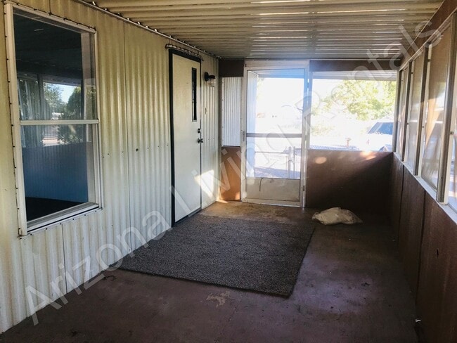 Building Photo - 2 BEDROOM WITH LARGE FENCED YARD