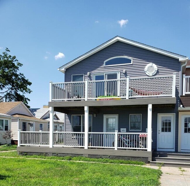 Building Photo - 3082 Emmons Ave