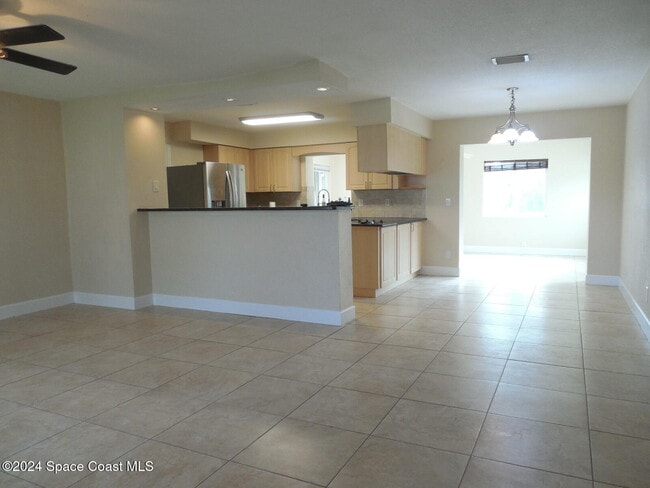 Building Photo - 1211 Pine Tree Dr