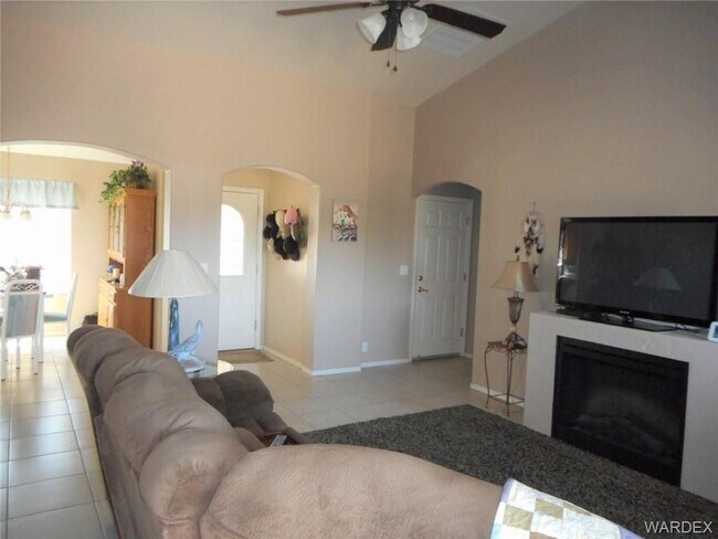 Building Photo - 4289 Los Maderos Dr