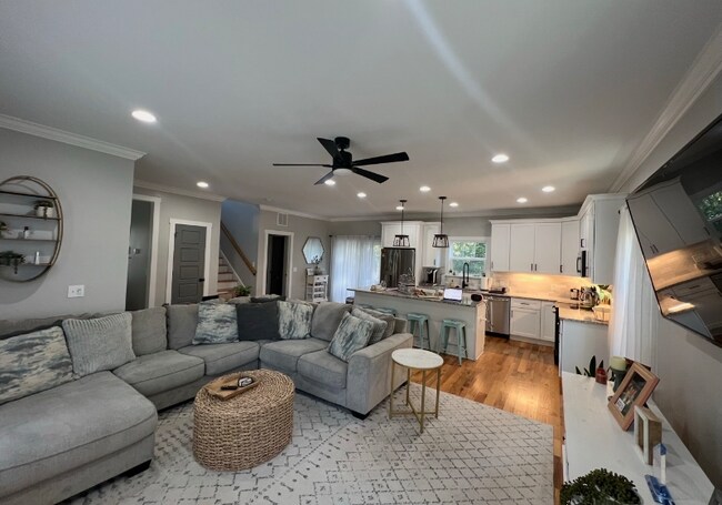 Building Photo - 1003 Fairground St