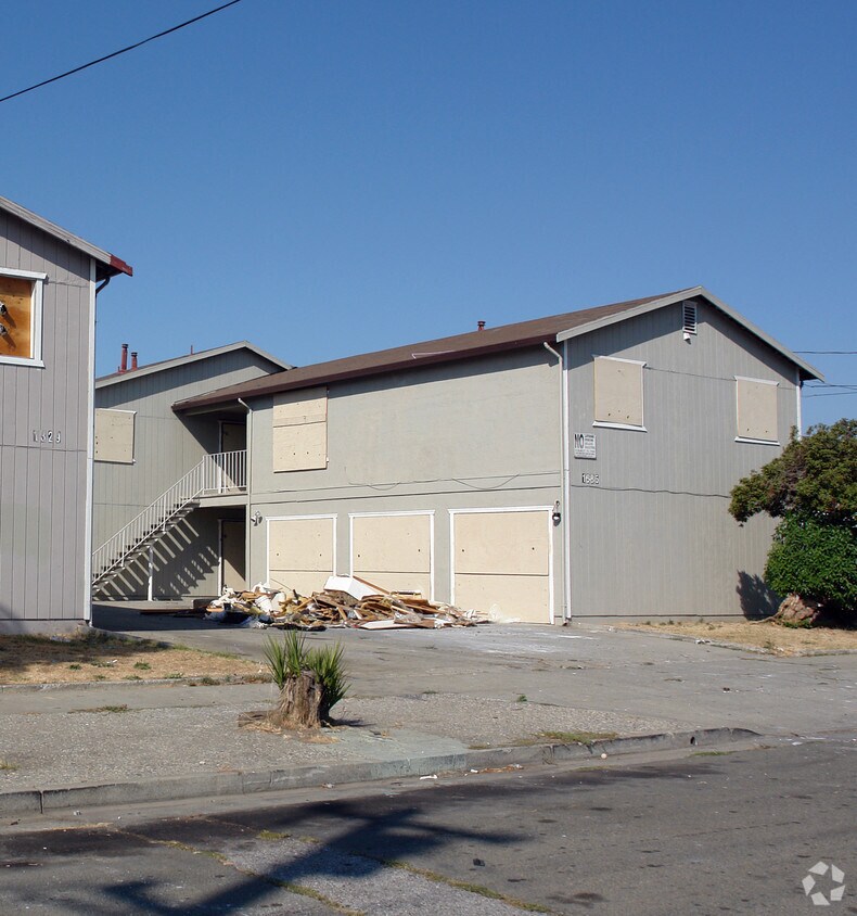 Foto del edificio - 1335 Burbeck Ave