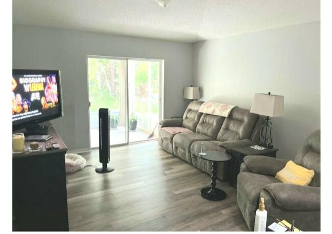 Building Photo - 1720 La Maderia Dr