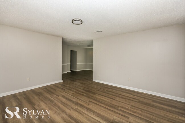 Building Photo - 2145 Thousand Oaks Dr