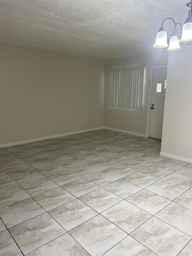 Foto del edificio - 2060 NW 81st Ave