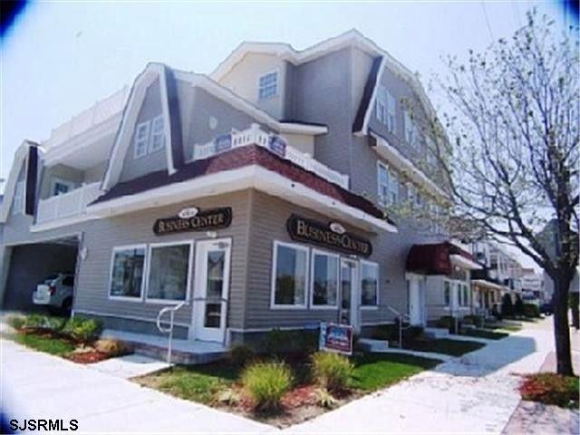 Primary Photo - 1301 West Ave