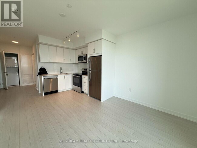 Photo du bâtiment - 4000 Eglinton Ave W