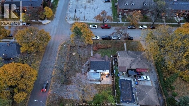 Photo du bâtiment - 909 Monmouth Rd