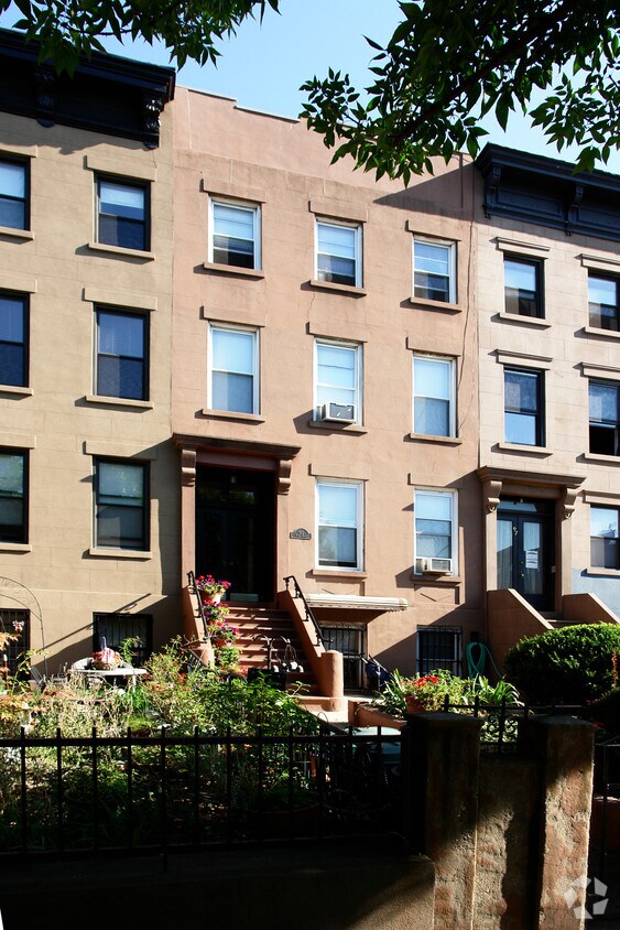 Building Photo - 95 3rd Pl