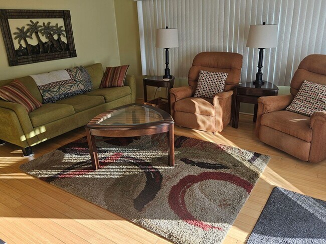 Foto del edificio - Beautiful 1 bedroom 1 bath furnished Manuf...