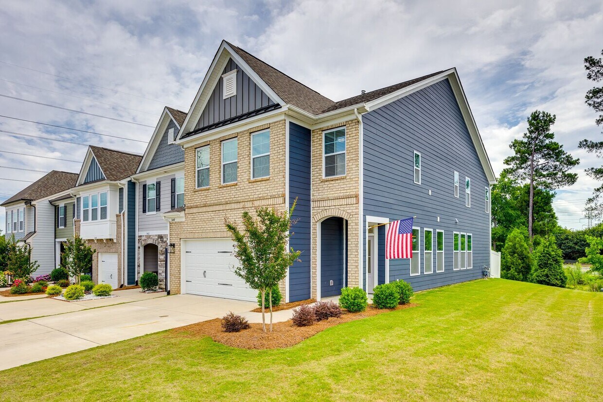 1440 Crst Crk Ct, Clover, SC 29710 Townhome Rentals in Clover SC