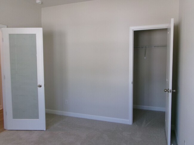 Building Photo - 3 bedroom, 3 bath townhome in Blue Heron Retreat