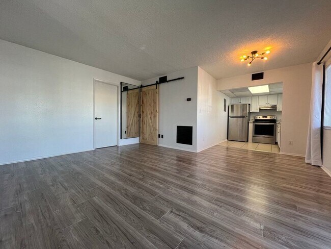 Building Photo - 1100 Martinique Dr