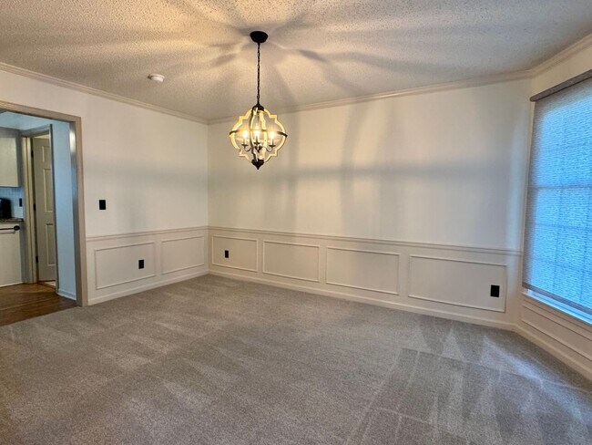 Foto del edificio - {12009} Available Immediately + Finished Lower Level + Olathe Schools