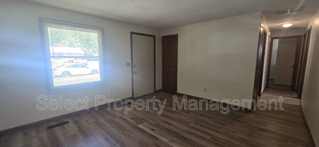 Building Photo - 7704 Kern Valley Dr