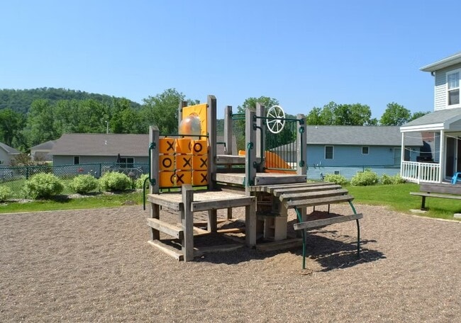 Building Photo - Scenic View Townhomes