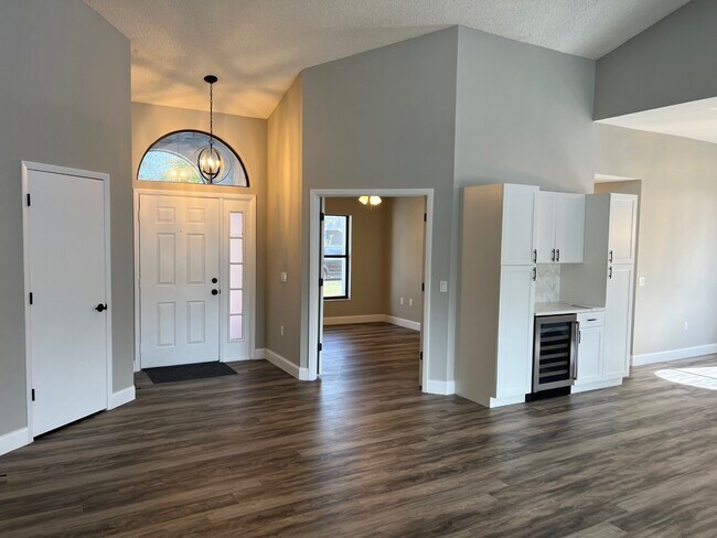 Photo - 702 49th St E House