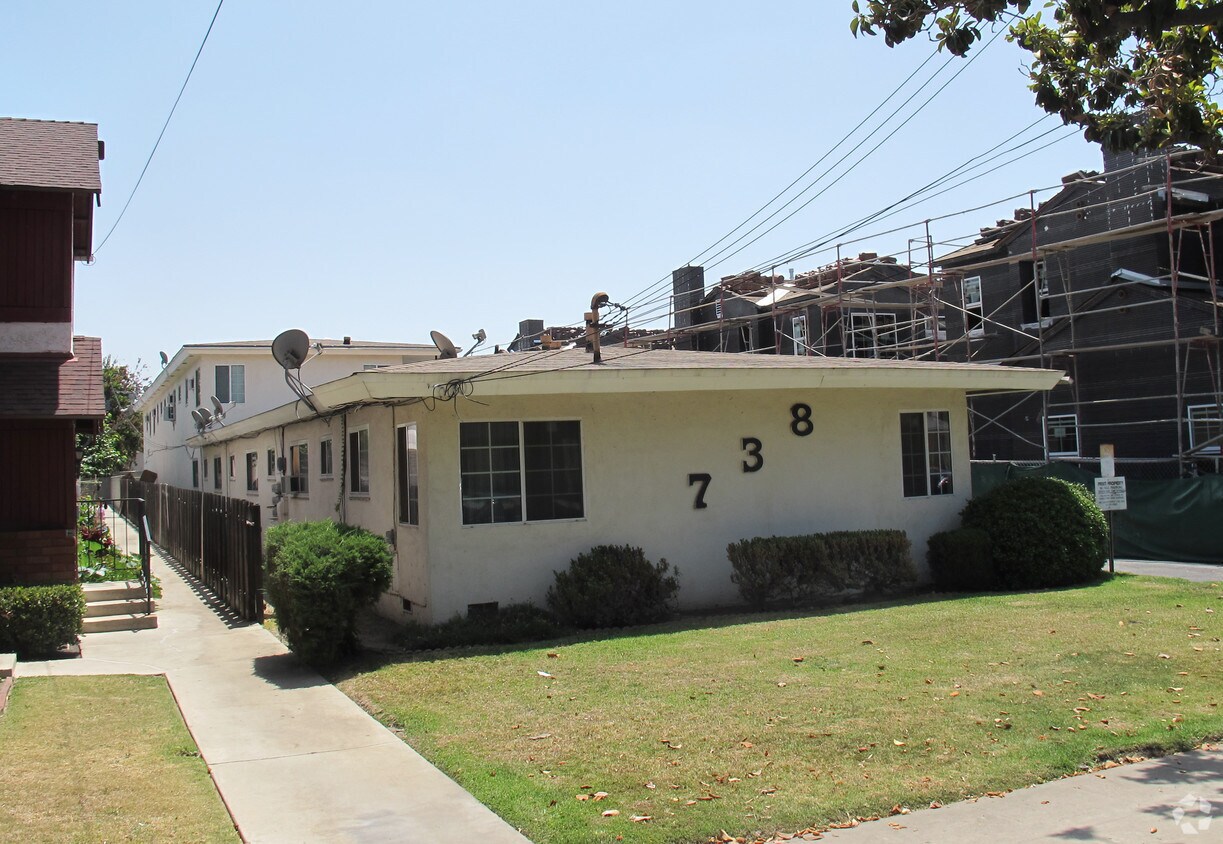 Building Photo - 738 S Stoneman Ave
