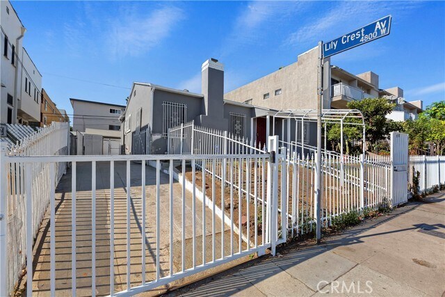 Building Photo - 901 N Alexandria Ave