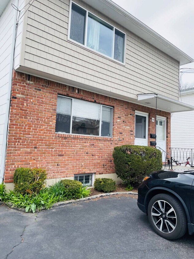 41 Cottonwood Rd, Port Washington, NY 11050 House Rental in Port Washington, NY