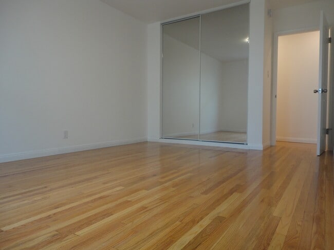 Building Photo - 3176 Rowena Ave